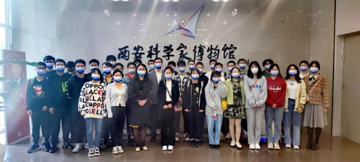 太阳成tyc7111cc荣获2022-2023学年校级先进员工党支部、党建先进个人和优秀员工共产党员荣誉称号